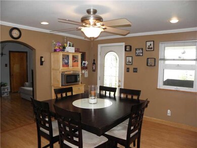 Kitchen. Beautiful Eat-in Kitchen w/ Door to Side 