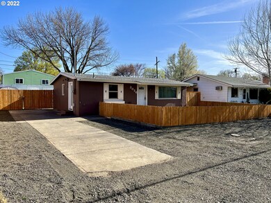 3026 SW Hailey Ave, Pendleton, OR 97801 - photo 2