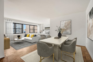 Plaza 400 unit 31 K, New York, NY 10022 - photo 3