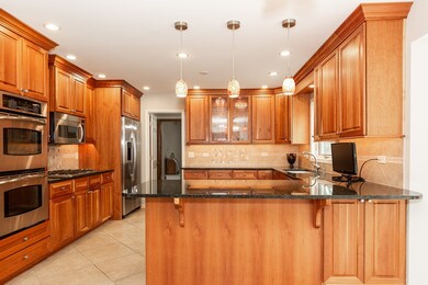 620 Buttonwood Cir, Naperville, IL 60540 - photo 2