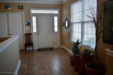 8 Devonshire Way 02 Foyer-Entry (1600x10