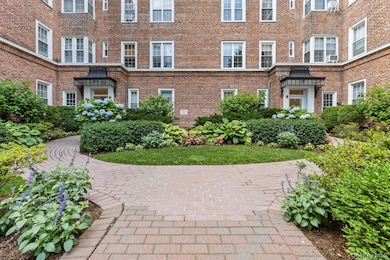 1 Midland Gardens unit 4A, Bronxville, NY 10708 - photo 2