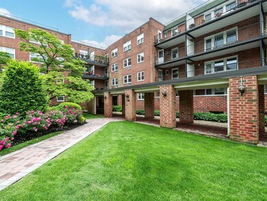 32 Pearsall Ave unit 3A, Glen Cove, NY 11542 - photo 2