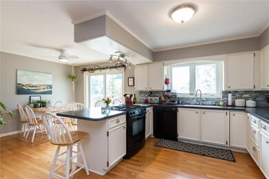 4311 Fox Meadow Dr SE, Cedar Rapids, IA 52403 - photo 7