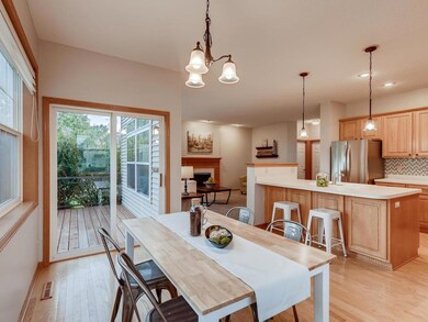 Large Breakfast Area overlooking Kitchen, Family r