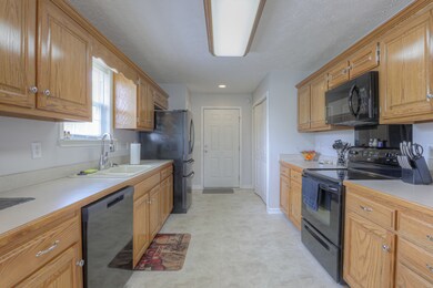 61 Cimarron Cir, Manchester, TN 37355 - photo 5