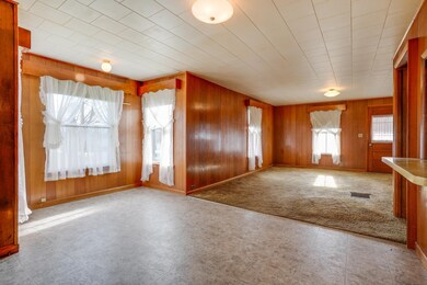 283 Missisquoi St, Enosburg Falls, VT 05450 - photo 3