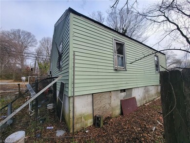 1304 Pearson St, Greensboro, NC 27406 - photo 2
