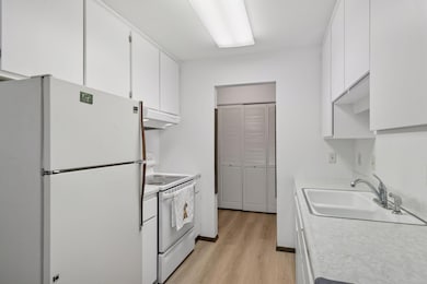 4360 Brookside Ct unit 310, Edina, MN 55436 - photo 7