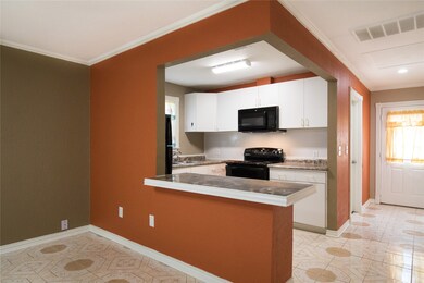 607 W Adoue St, Alvin, TX 77511 - photo 7