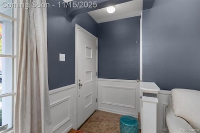 2371 Allard Ave, Grosse Pointe Woods, MI 48236 - photo 7