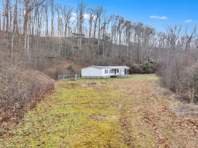 207 Ashcrest Ct, Green Valley, WV 24701 - photo 2