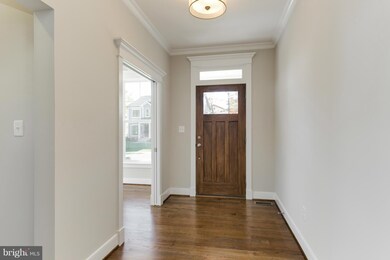 605 Valley Dr SE, Vienna, VA 22180 - photo 3