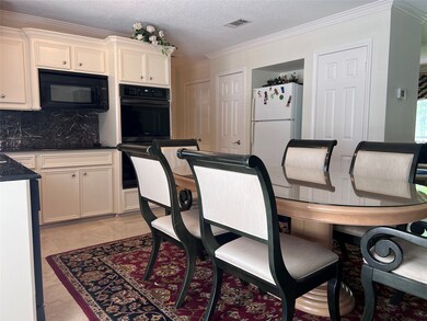 3009 W Parkwood Ave unit B, Friendswood, TX 77546 - photo 7