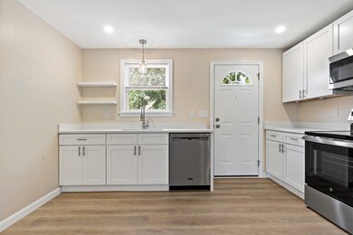 19 Bliss St unit 2, South Dartmouth, MA 02748 - photo 6