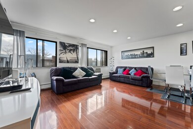 4623 N Chester Ave unit 410W, Chicago, IL 60656 - photo 3