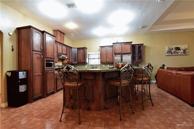 916 E Dorothy Ave, Pharr, TX 78577 - photo 4