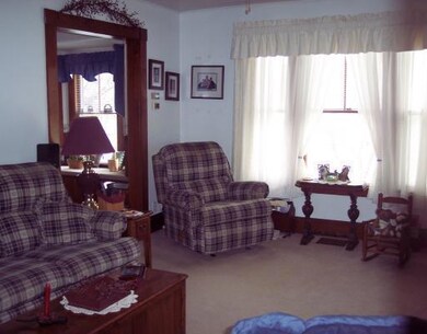 Living Room. Spacious livingroom...