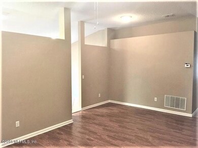 2_FL13651_living