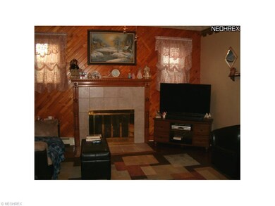 Cozy up to the gas fireplace in the main unit. Per