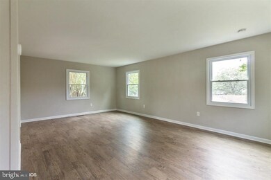 12203 Fleming Ln, Bowie, MD 20715 - photo 4