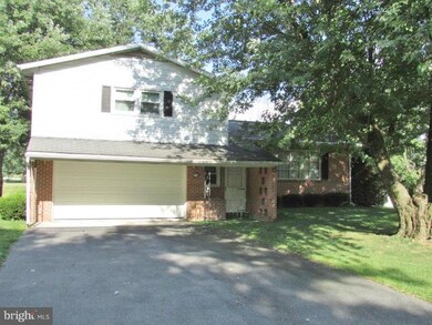 214 Edgewater Dr, Chambersburg, PA 17202 - photo 2