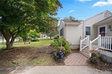 39 Stuart St, Westerly, RI 02891 - photo 3