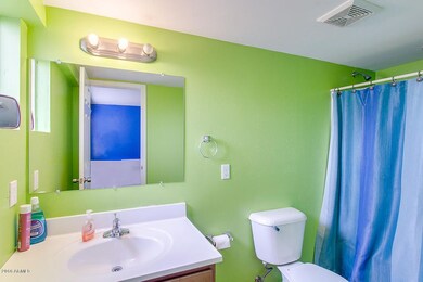 08 905 E Amelia Mater Bathroom
