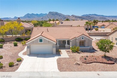 Your home has an enormous lot! It's all done in be