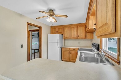 7 Riley St, Easthampton, MA 01027 - photo 5