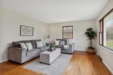07_200DignanLn_1_LivingRoom_LowRes
