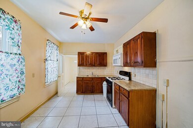 566 E Main St, Norristown, PA 19401 - photo 4