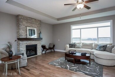 9432 Rushbrook Dr, Johnston, IA 50131 - photo 3