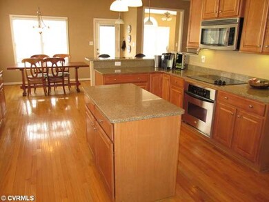 Kitchen - Bright Sunny Eating Area