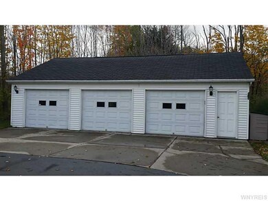 Garage w/electric, cold water line