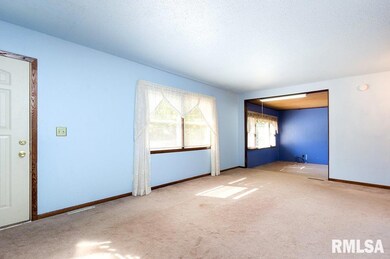 6304 Scott St, Davenport, IA 52806 - photo 2