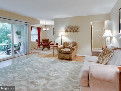 3846 Lyndhurst Dr unit 101, Fairfax, VA 22031 - photo 2