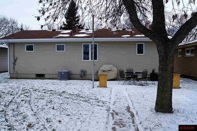 1322 N Jefferson St, New Ulm, MN 56073 - photo 7