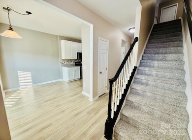 318 Shingleoak Dr, Clover, SC 29710 - photo 2