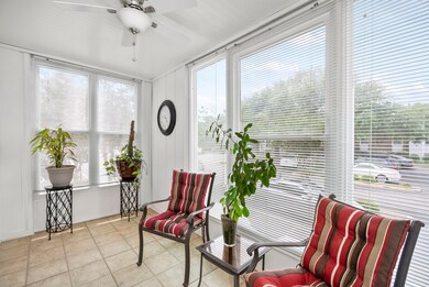 Ceiling fan in the sunroom