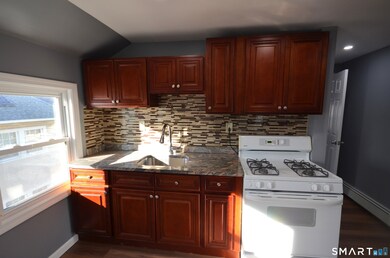 70 Westfield Ave unit 3rd Fl, Bridgeport, CT 06606 - photo 5