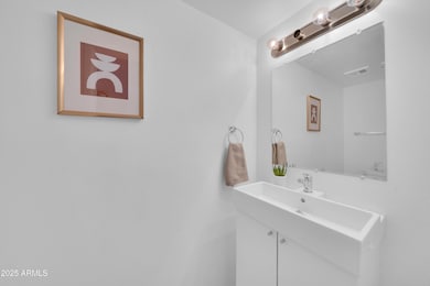 2812 E Clarendon Ave-23