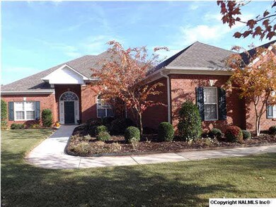 Great Location in Hampton Cove! Hampton House membership conveys which includes large swimming pool, clay tennis courts, state-of-the art workout facility and much more!