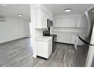 3138 Zinnia St, Eugene, OR 97404 - photo 4