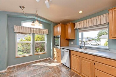 Kitchen / Breakfast Nook
