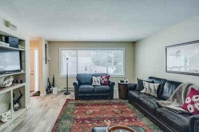 3024ManitobaLn_0009
