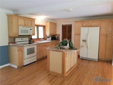 Kitchen w/Solid Birch Cabinets