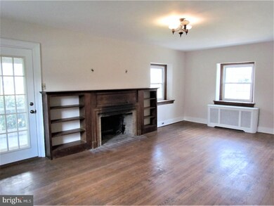 933 York Ave, Lansdale, PA 19446 - photo 5