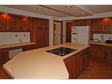 Kitchen Beautiful raised panel cabinetry and lots