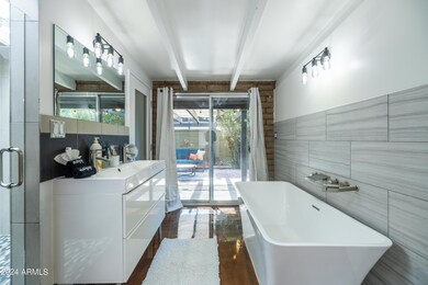 10th-Masterbath